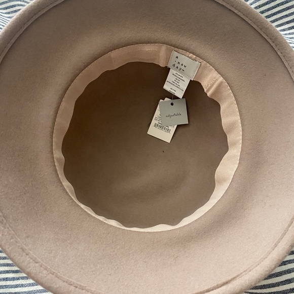 NWT tan felt hat with dark brown tie! ADJUSTABLE! - Picture 3 of 7